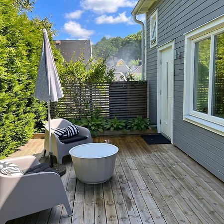 Tiny Grey House With Loft, 15 Min From City Center Göteborg Exterior foto
