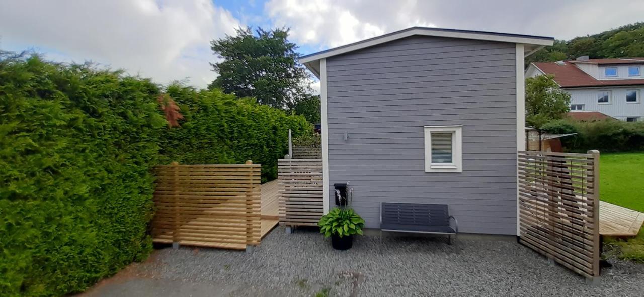 Tiny Grey House With Loft, 15 Min From City Center Göteborg Exterior foto