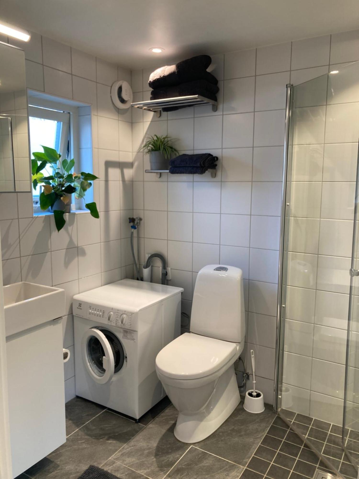 Tiny Grey House With Loft, 15 Min From City Center Göteborg Exterior foto
